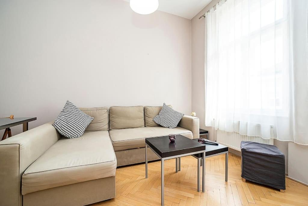 Cozy And Sunny Apartment In Uptown Πράγα Εξωτερικό φωτογραφία
