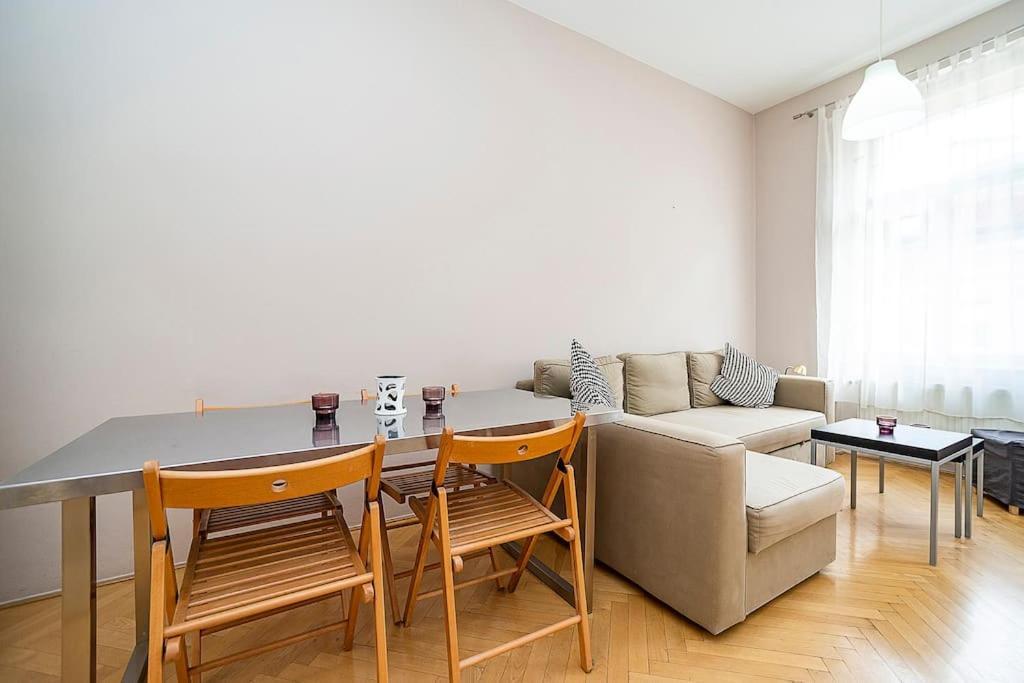 Cozy And Sunny Apartment In Uptown Πράγα Εξωτερικό φωτογραφία