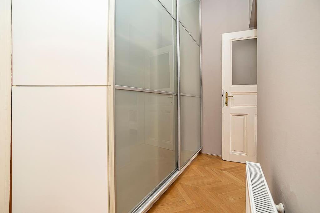 Cozy And Sunny Apartment In Uptown Πράγα Εξωτερικό φωτογραφία